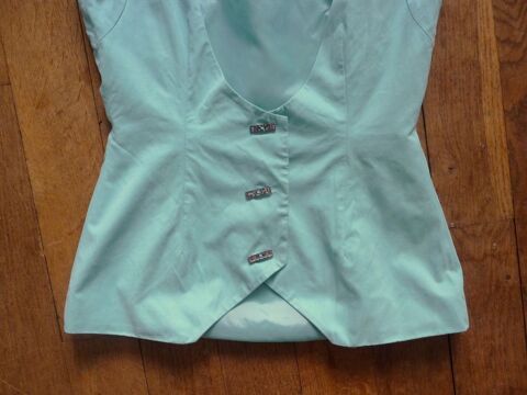 Top/ Gilet Bleu Turquoise sans manches- Biche de Bre 100 Paris 15 (75)