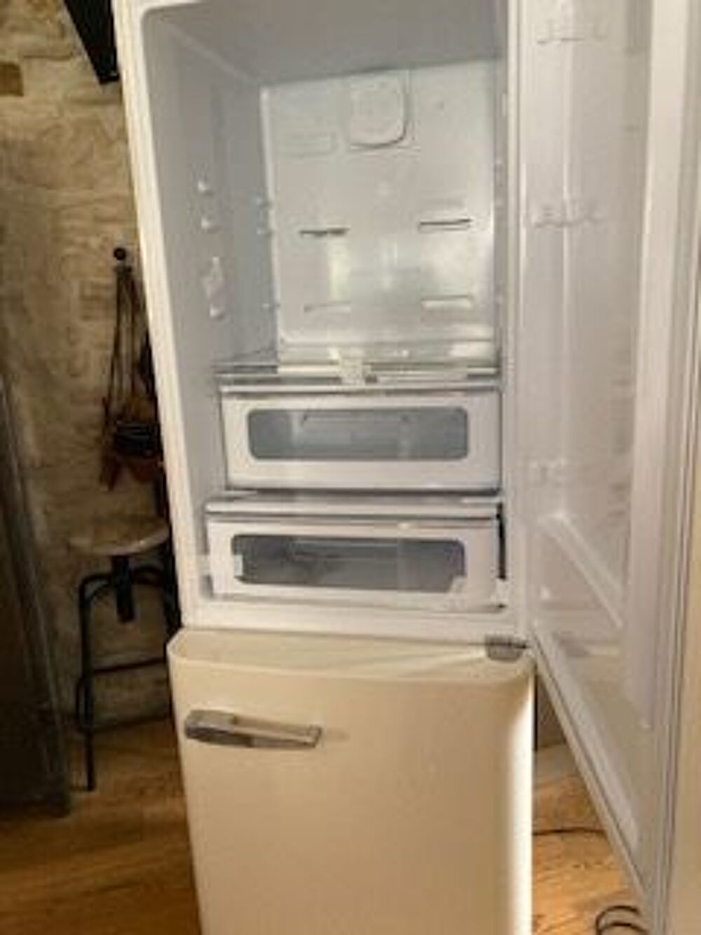R&eacute;frig&eacute;rateur cong&eacute;lateur SMEG vintage couleur cr&egrave;me Electroménager