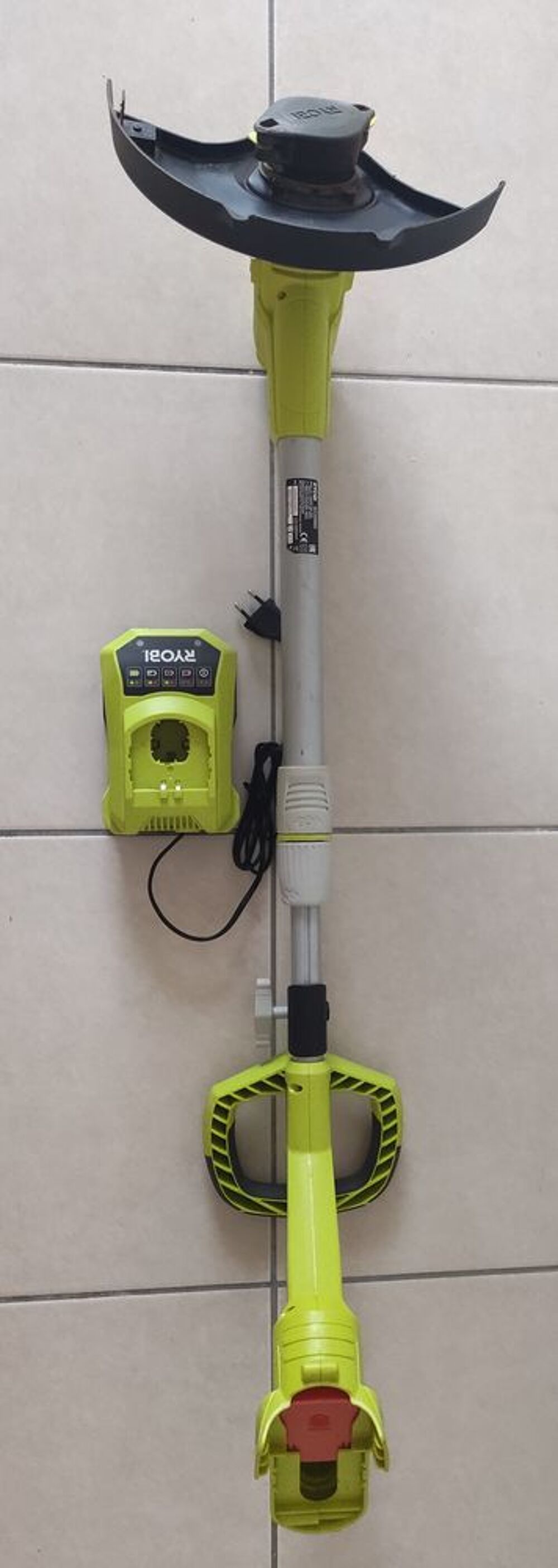 Kit outils de jardin &eacute;lectronique portatif RYOBI Jardin