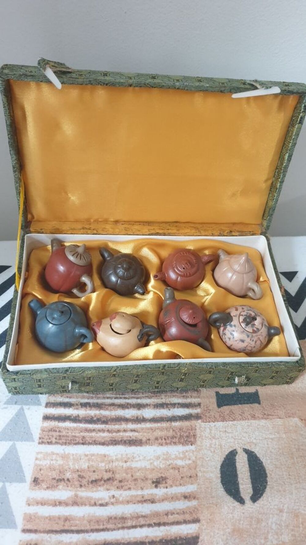 Coffre jolies petites th&eacute;i&egrave;res 