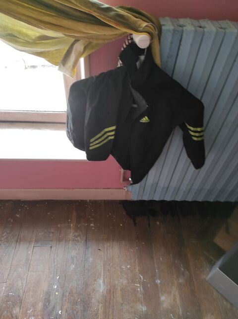 15€ trois veste taille 6 ans de marque Adidas kappa 15 Accolay (89)