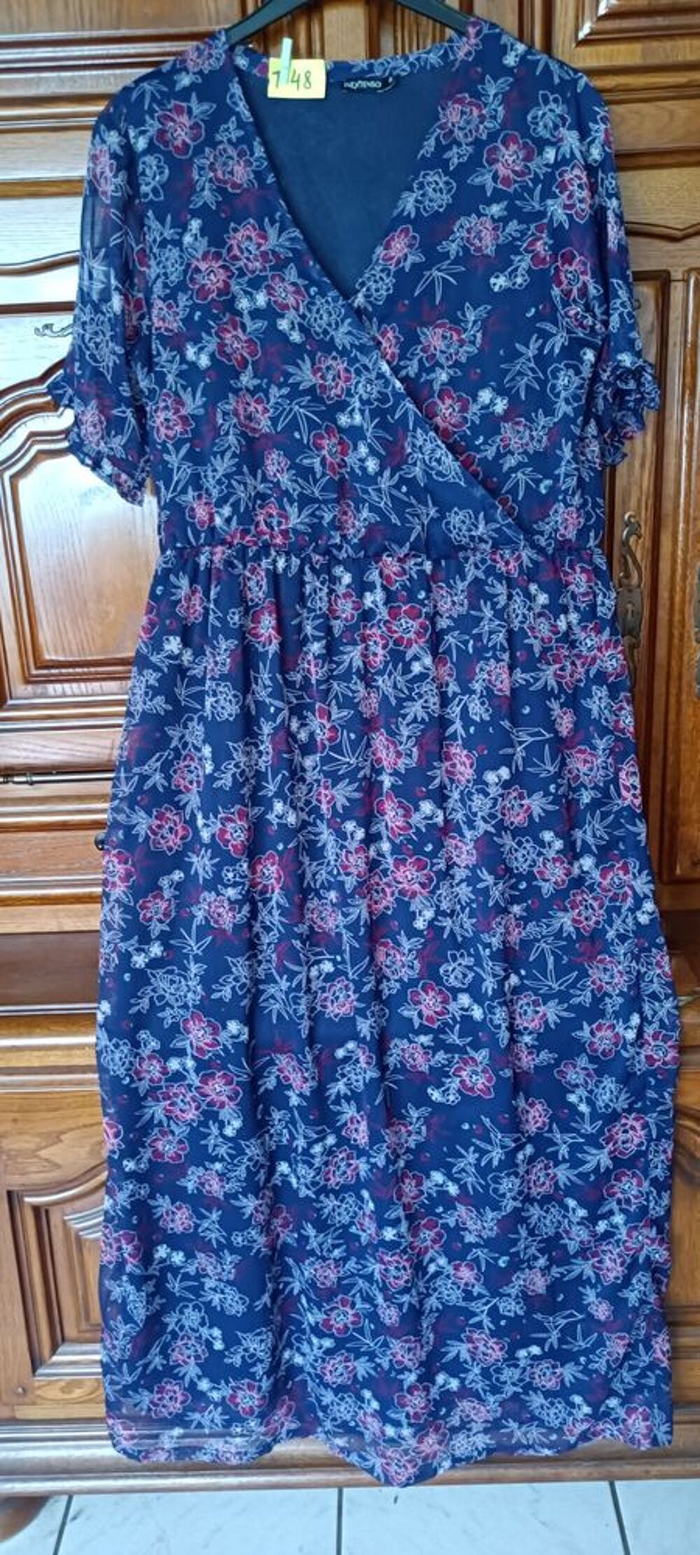 LOT DE V&Ecirc;TEMENTS F&Eacute;MININ POUR LA REVENTE Vêtements