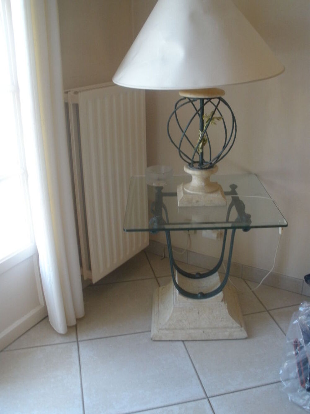 lot cuir center (table basse , un bout de canap&eacute;,une lampe Meubles