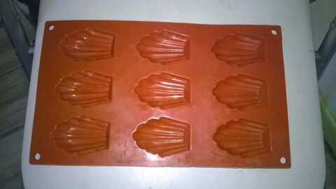 Moule à madeleines
Love Chef
Moule en silicone pour 9 made 9 Talange (57)