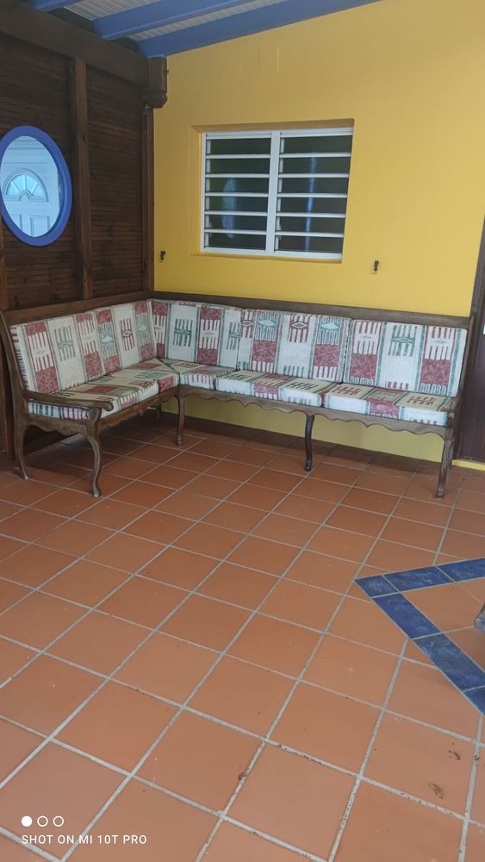 Affaire &agrave; saisir Lot de meubles exotiques Meubles