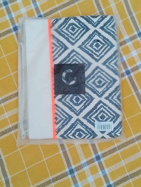 Grande Pochette avec Poign�e Marque Captain Tortue - Neuve 6 La Fert�-Alais (91)