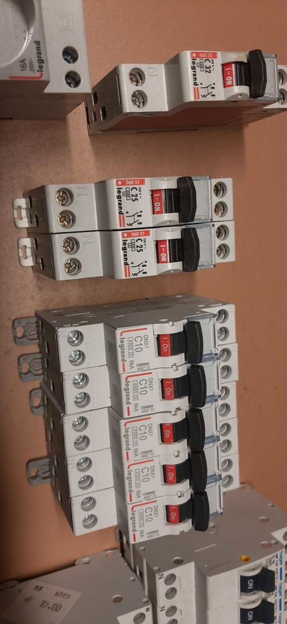 disjoncteurs et differenciel &eacute;lectrique Bricolage