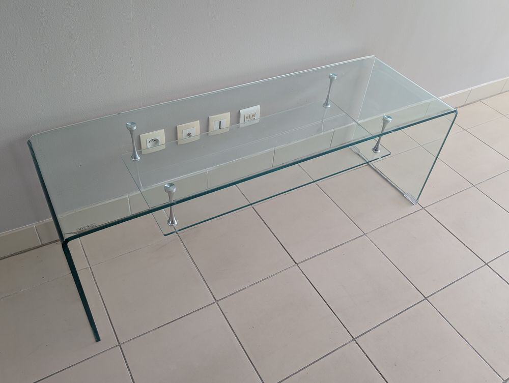 Meuble TV et table basse en verre courb&eacute; Meubles