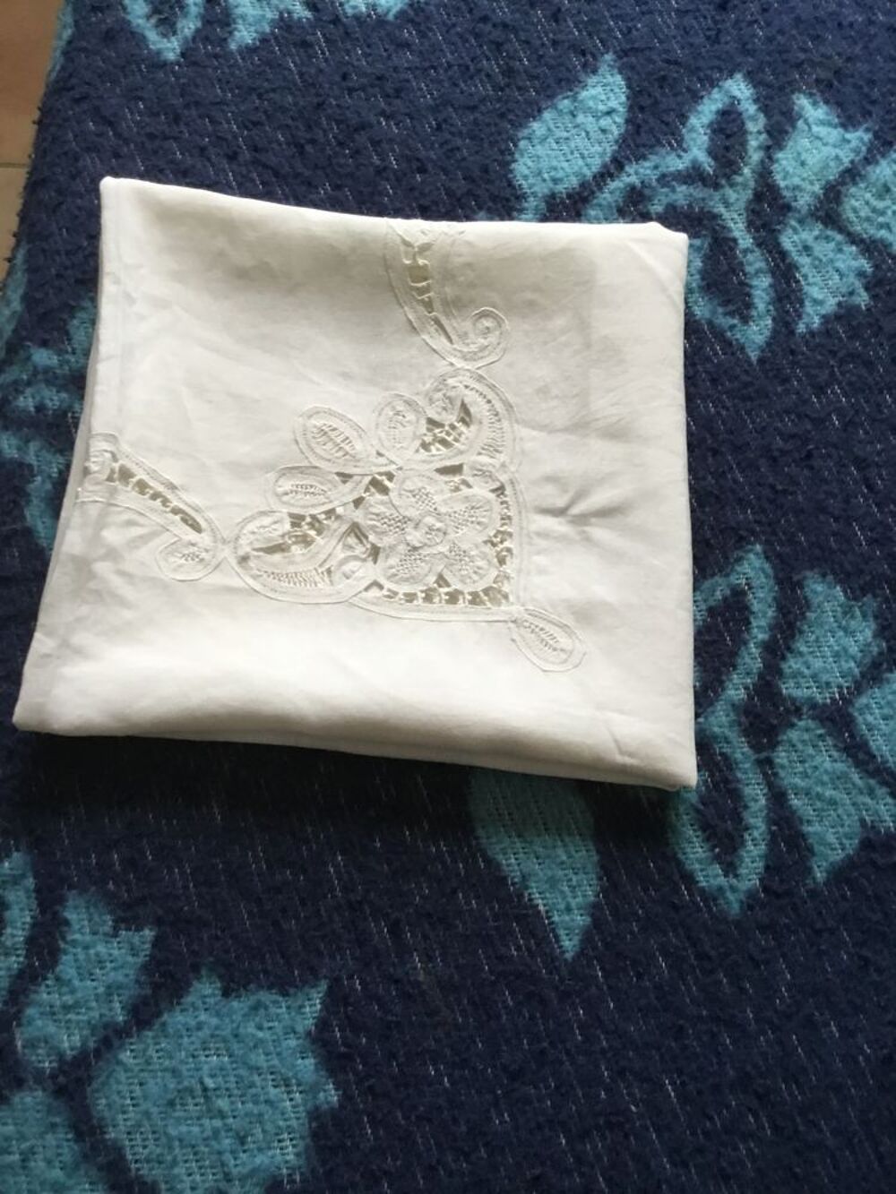 Nappe avec appliques en dentelle et ses serviettes Bon &eacute;tat Décoration
