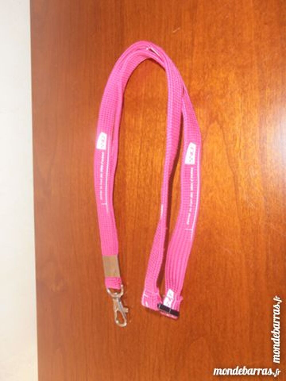 Tour de cou fuchsia (28A) Bijoux et montres