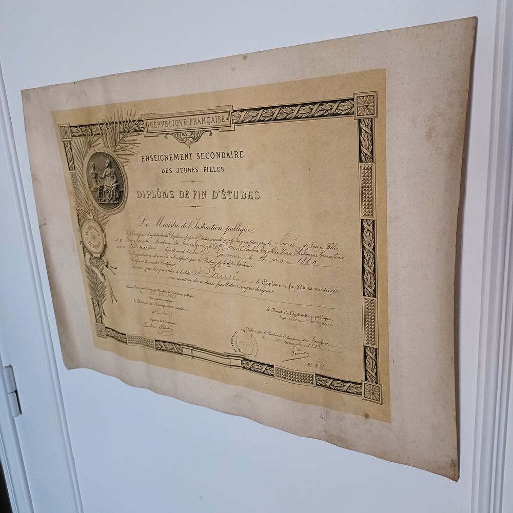 Ancien dipl&ocirc;me de fin d'&eacute;tude enseignement des jeunes filles Décoration