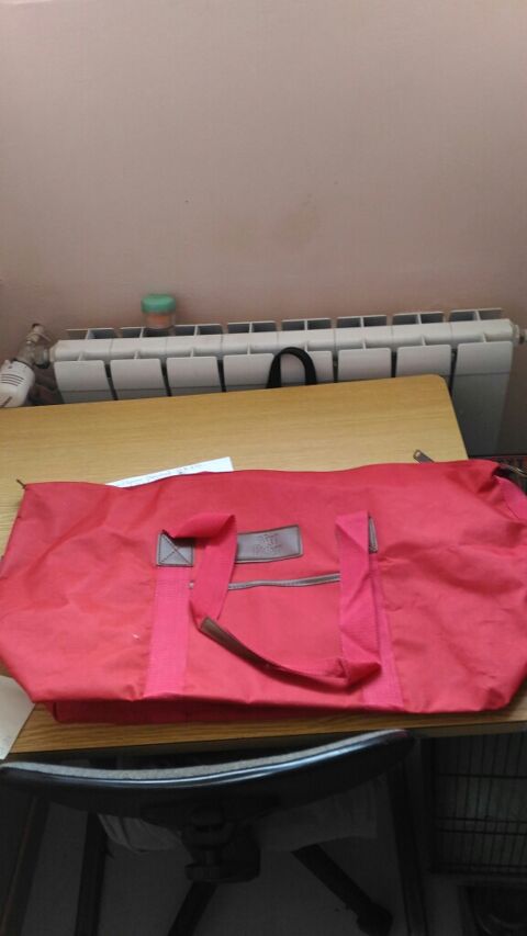 Sac de sport rouge 5 Saint-Brs (30)