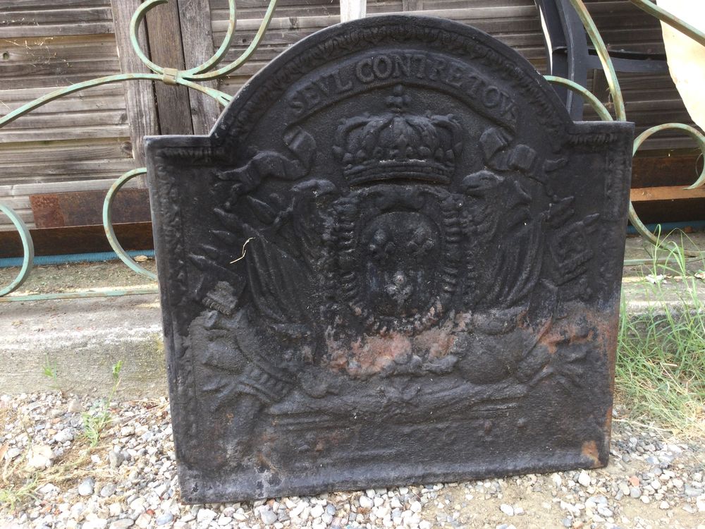 Plaque de chemin&eacute;e et paire de chenets Décoration