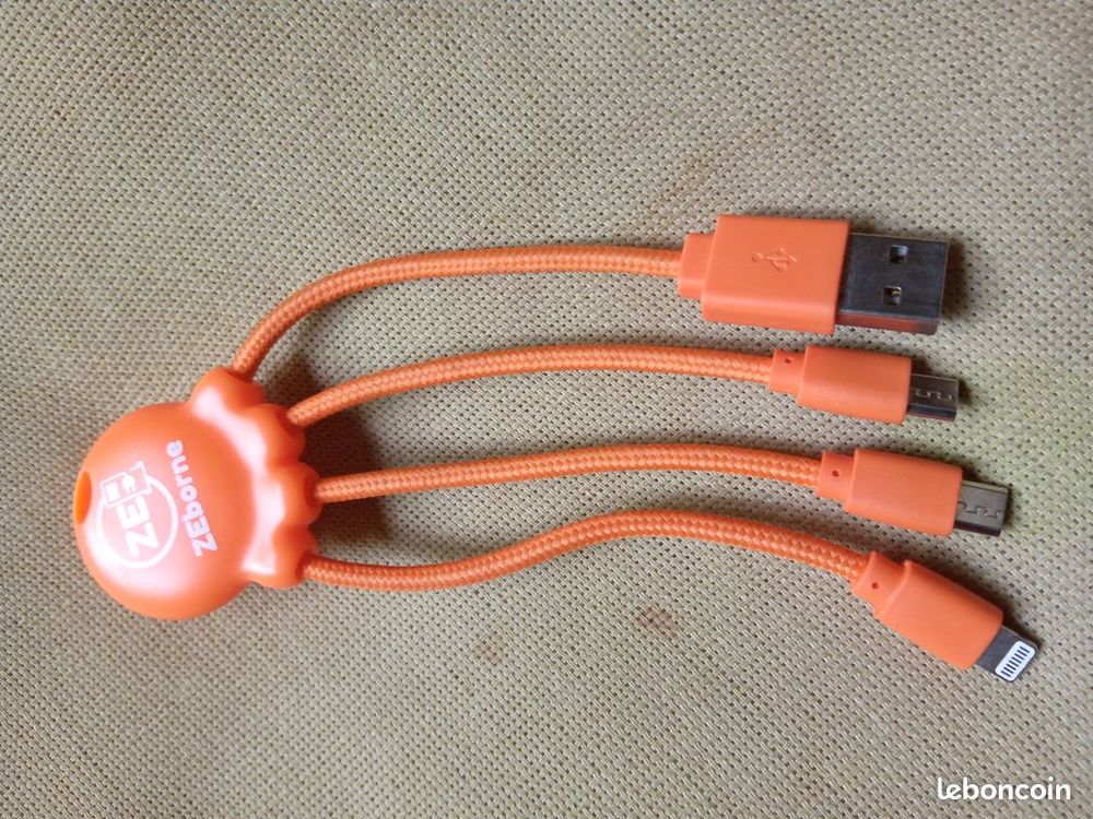 borne de chargement : 2 USB micro B et 1 Apple Téléphones et tablettes