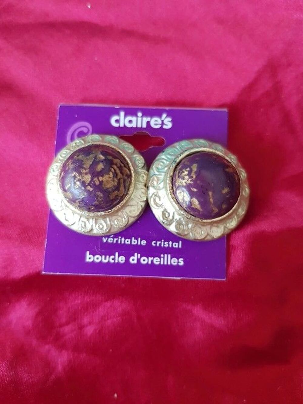 Clip d oreilles dor&eacute;e et violette neuve marque Claire's diam Bijoux et montres