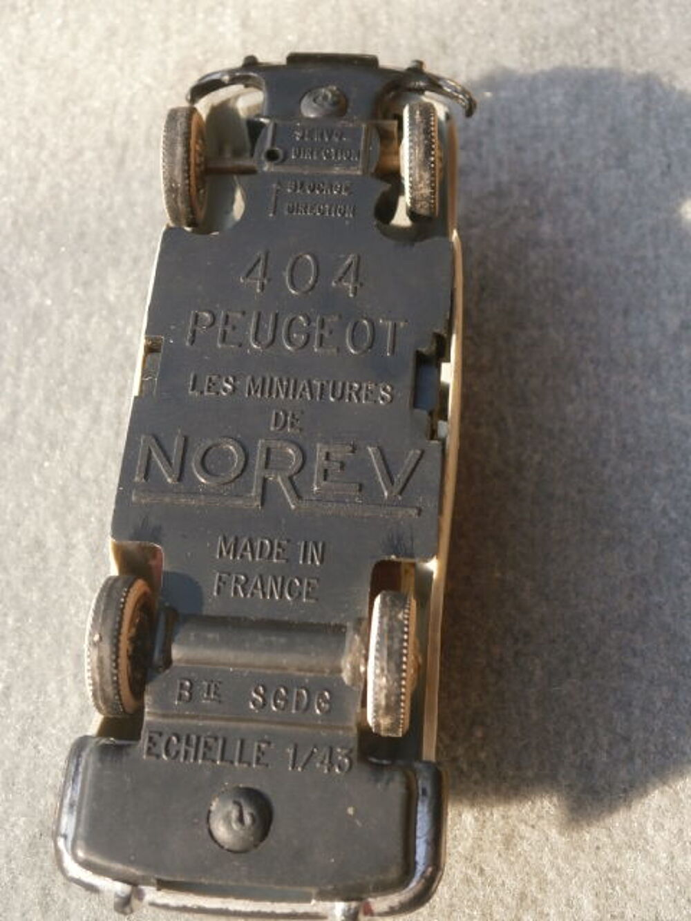 NOREV - Peugeot 404 avec Servo-Direction - 1/43 Jeux / jouets