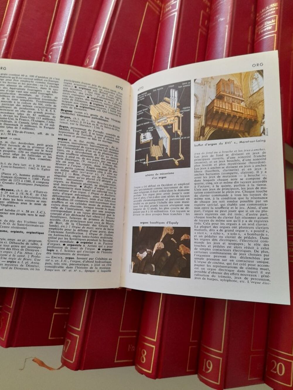 encyclop&eacute;die Larousse en couleur 