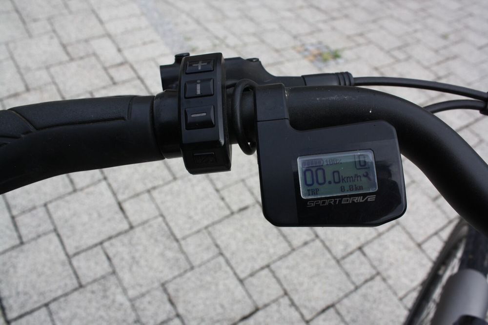 VTC &eacute;lectrique ROCKMACHINE M800 tr&egrave;s bon &eacute;tat Vélos
