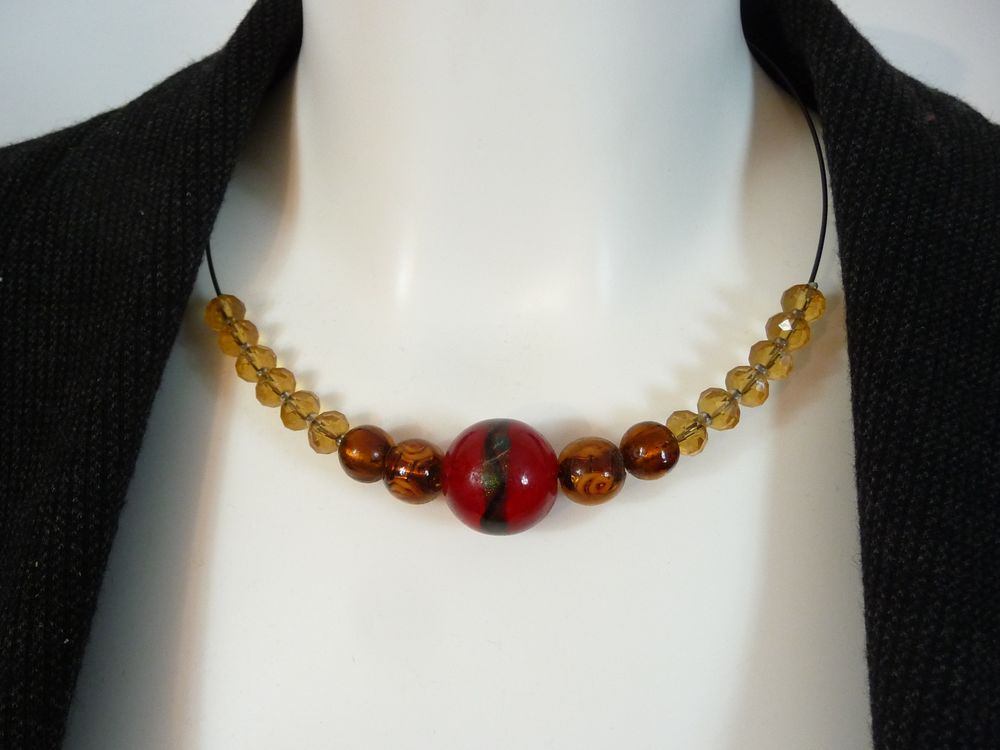 Collier/ Ras de Cou en M&eacute;tal Noir et Perles Rouge, Orange Bijoux et montres