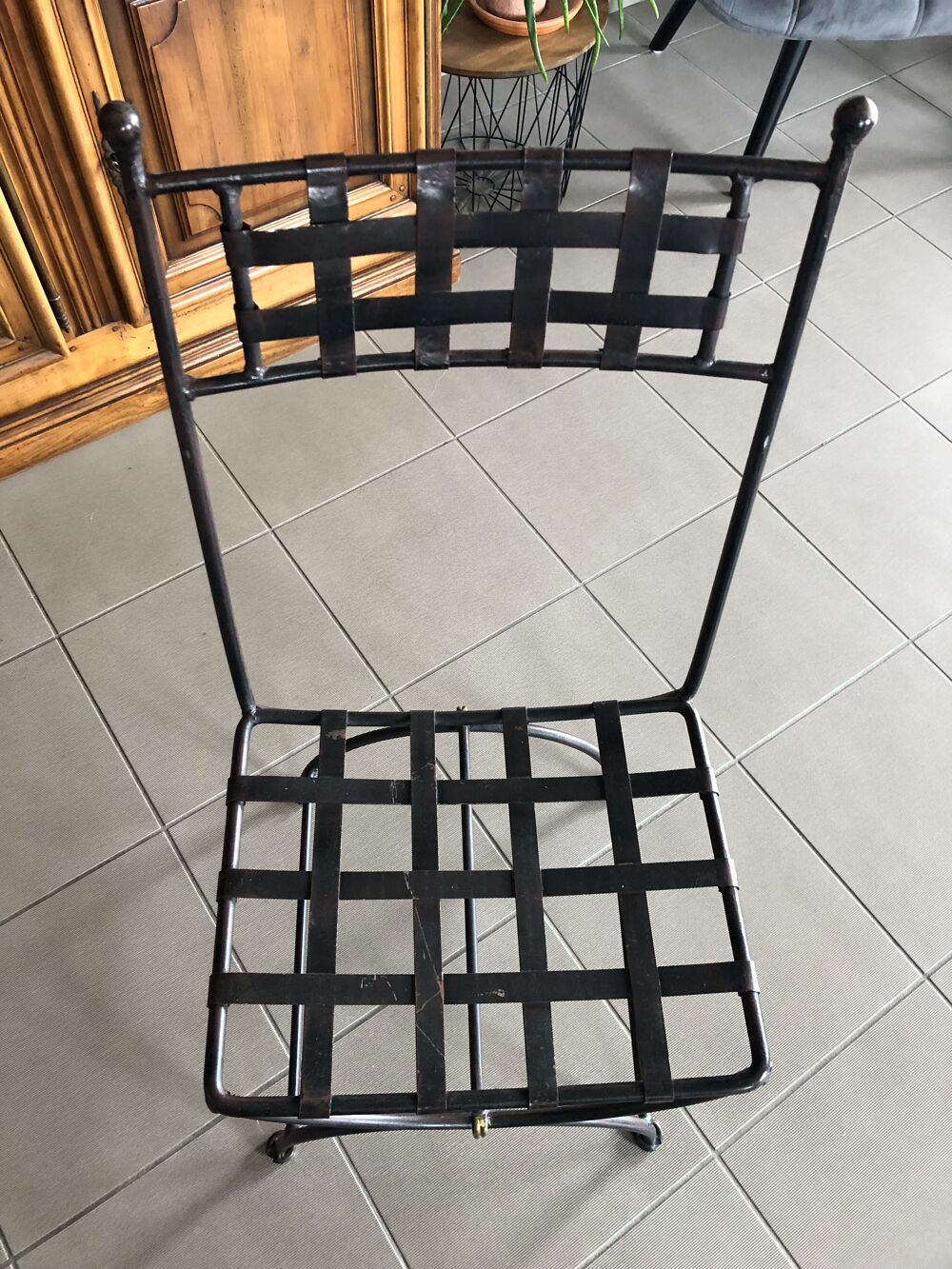 Table et chaise en fer forg&eacute; Meubles