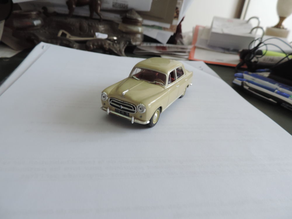 COLLECTION ALTAYA - PEUGEOT 403 -Echelle : 1/43 &egrave;me. 