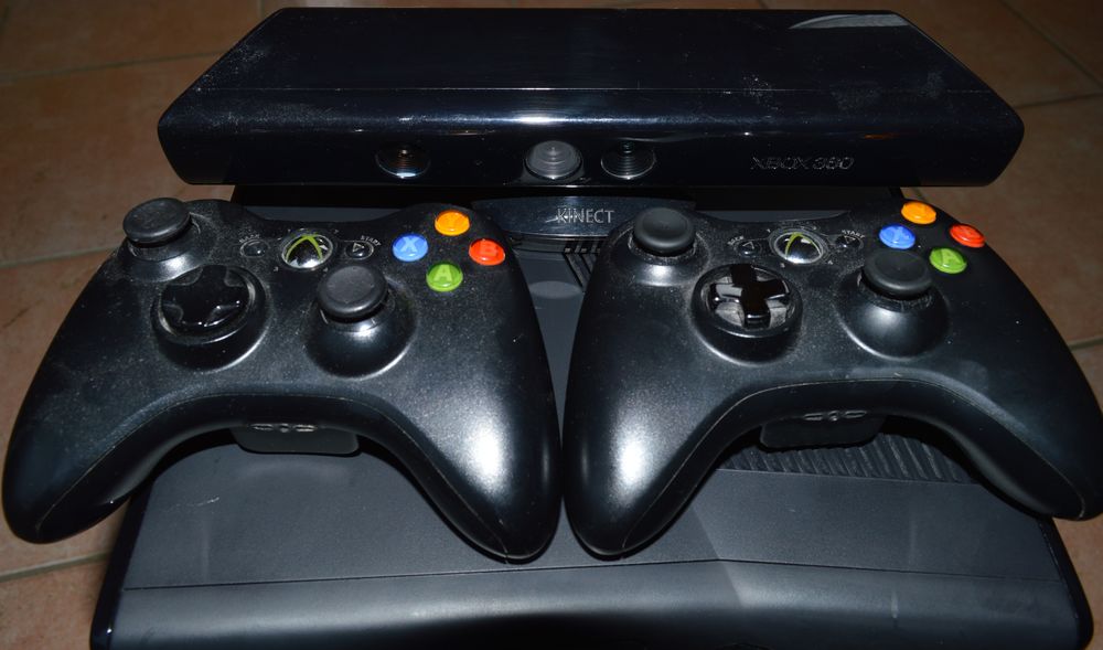XBOX 360 250 go + Kinect Consoles et jeux vidéos