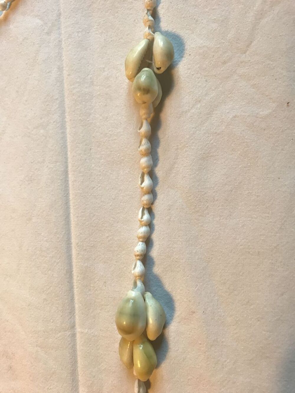 Collier Fantaisie Coquillages Blanc/Beige N Cal&eacute;donie Noumea Bijoux et montres