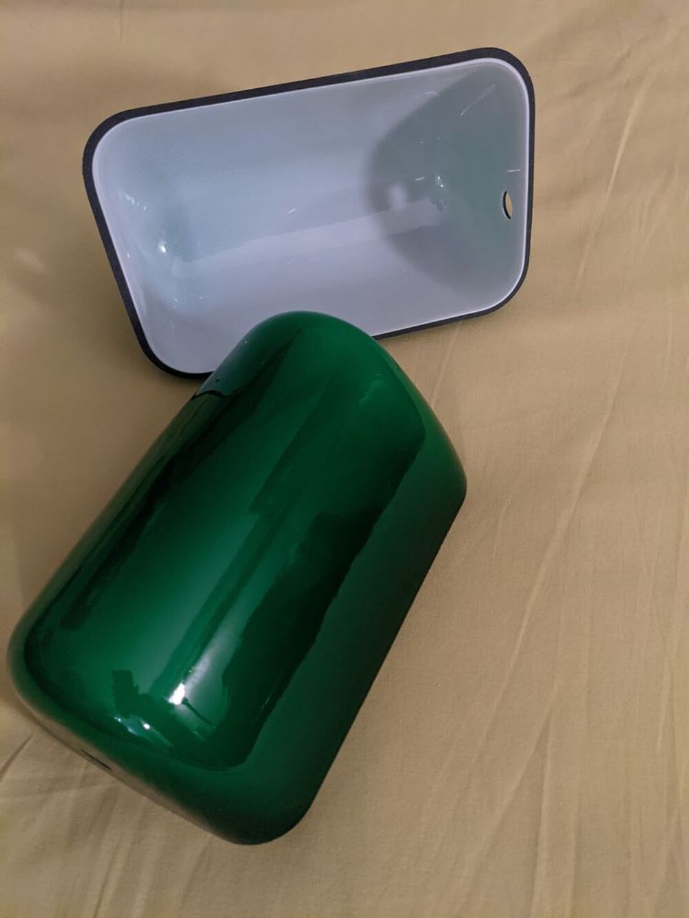 1 Un PETIT abat-jour baignoire en opaline verte et blanche p Décoration