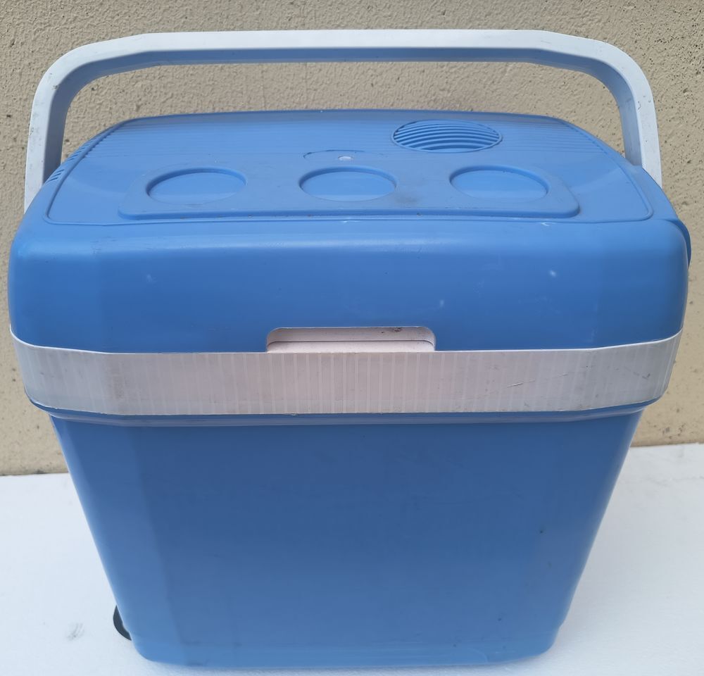 glacierea roulettes de voiture 12 volts Electrom�nager