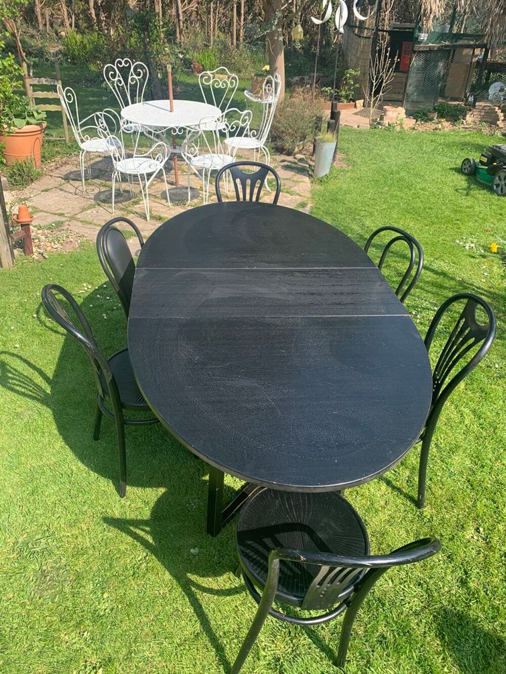Table et chaises bistrots 
Meubles