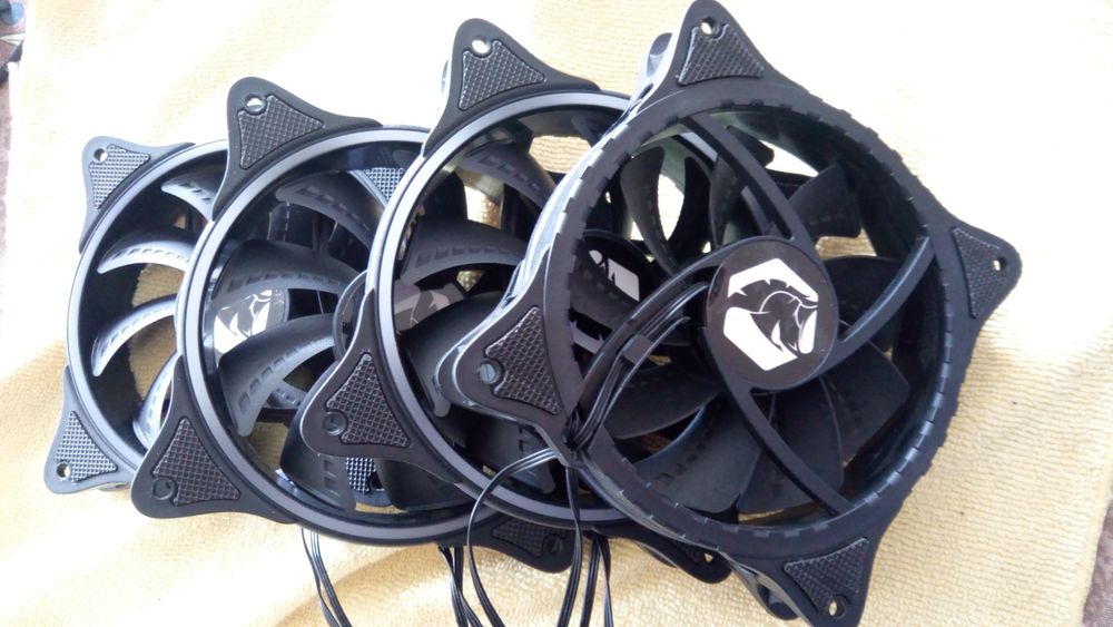 il me reste 2 Ventilateurs PC Empire Gaming Matériel informatique