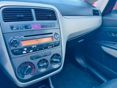 Grande Punto 1.4 8V 77 Active 2006 occasion 95150 Taverny