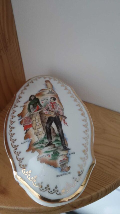 Bonbonni�re porcelaine corse 8 Malesherbes (45)