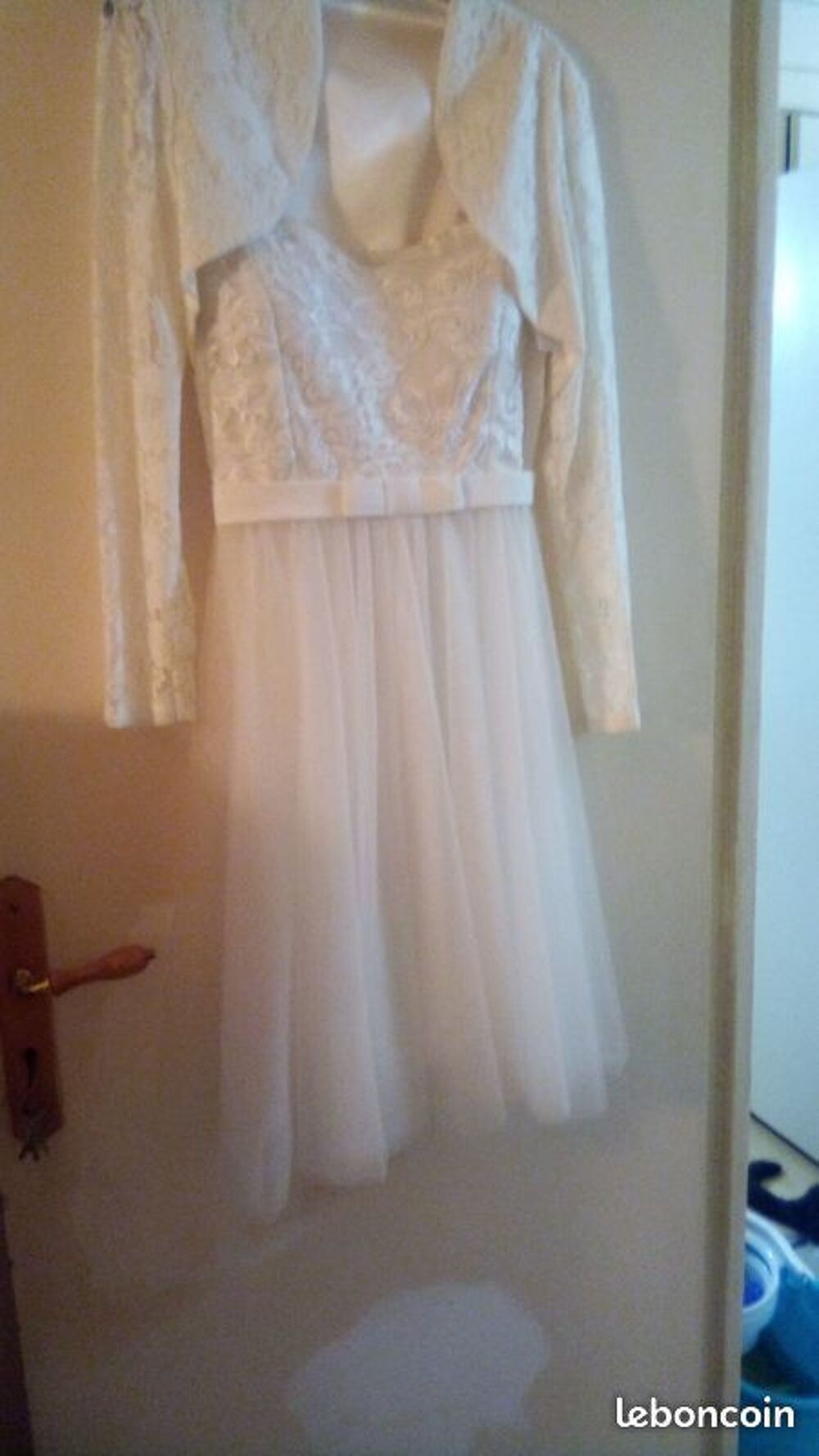 robe blanche avec un bol&eacute;ro Vêtements