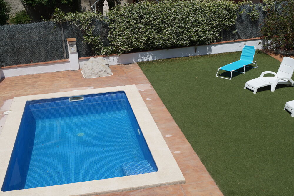   villa 4 faces, piscine prive,500 m2 de terrain, parking Espagne, lloret de Mar