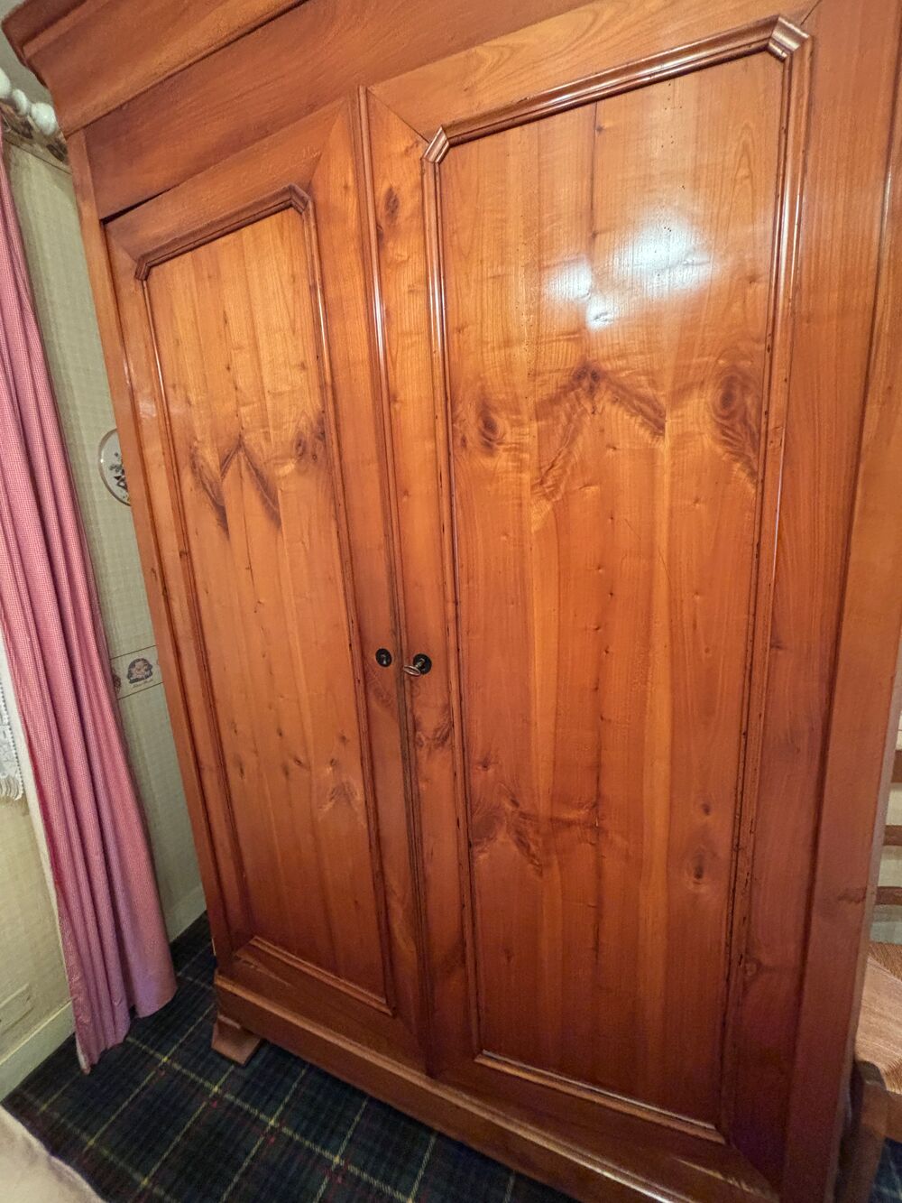 Grande armoire rustique 2 portes ? Bois massif teint&eacute; Meubles