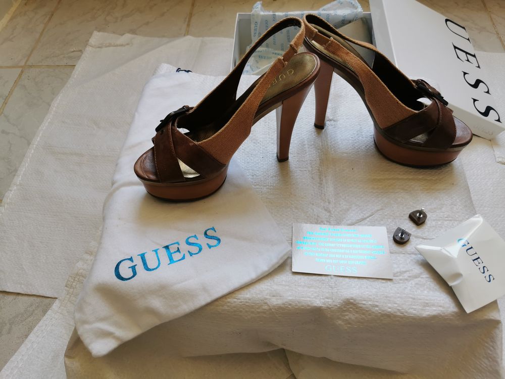 Chaussures GUESS Chaussures