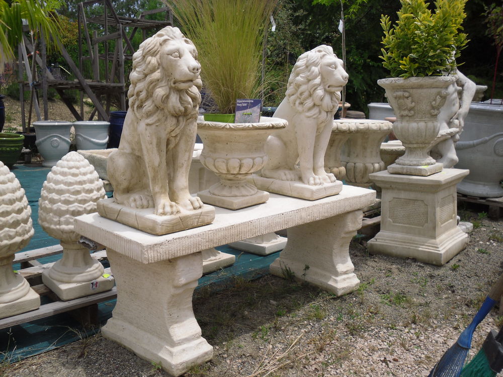STATUES DE JARDIN / PHOTINIA 7,50 e / POTERIES , FONTAINES Jardin
