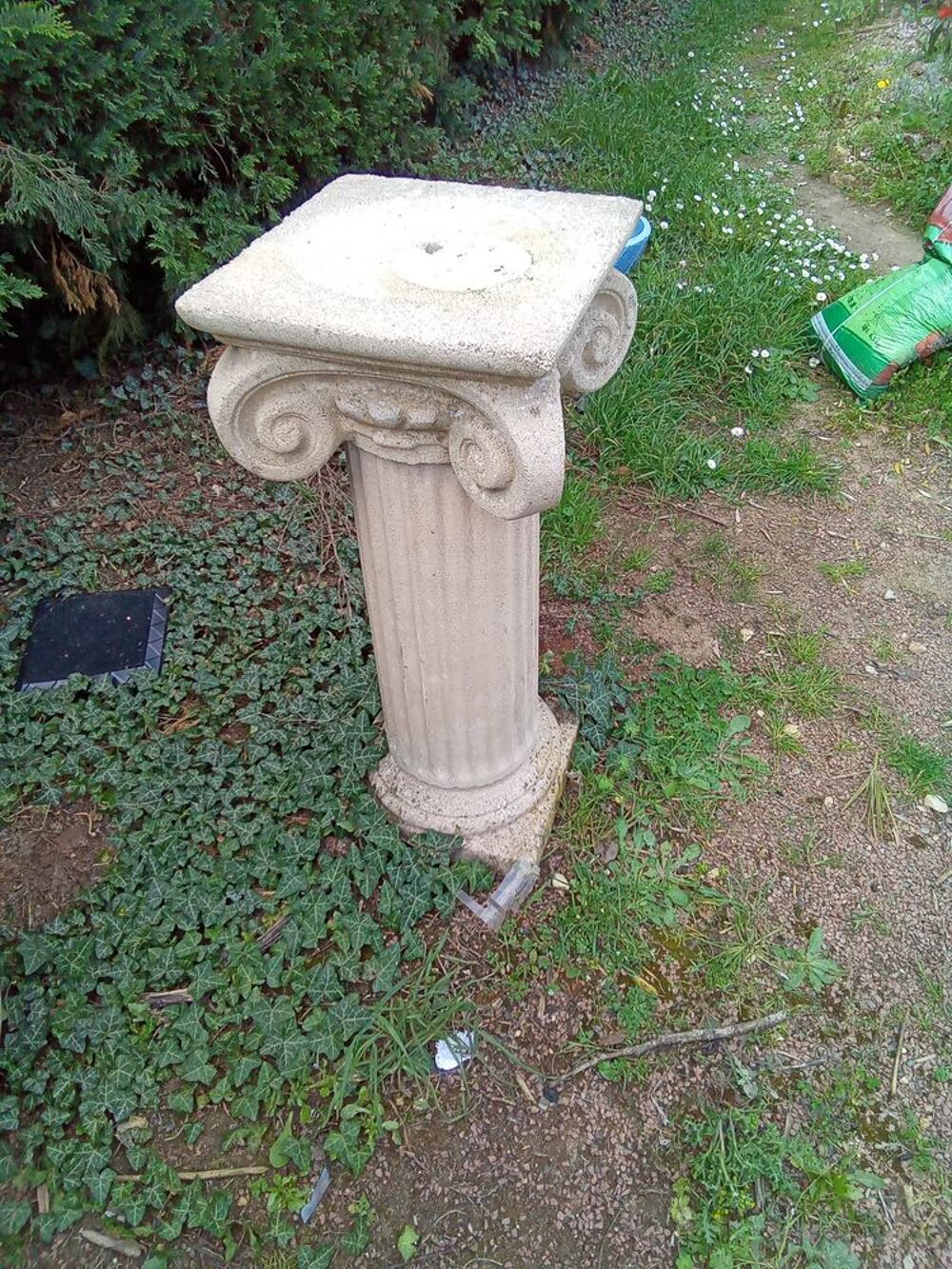 Belle colonne en pierre Décoration
