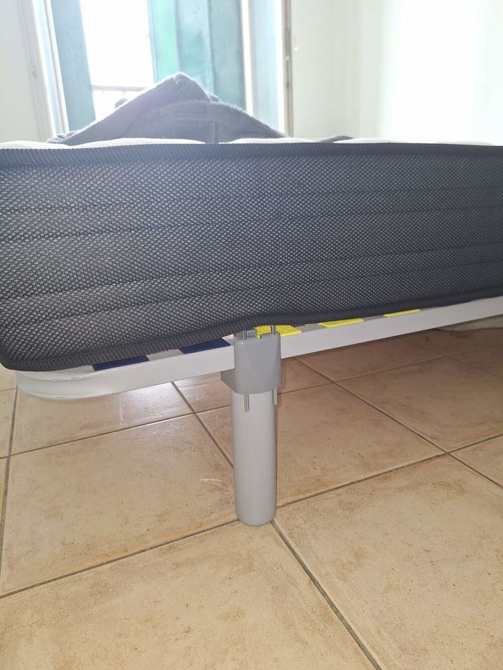 Lit complet (sommier, matelas, pieds) Meubles