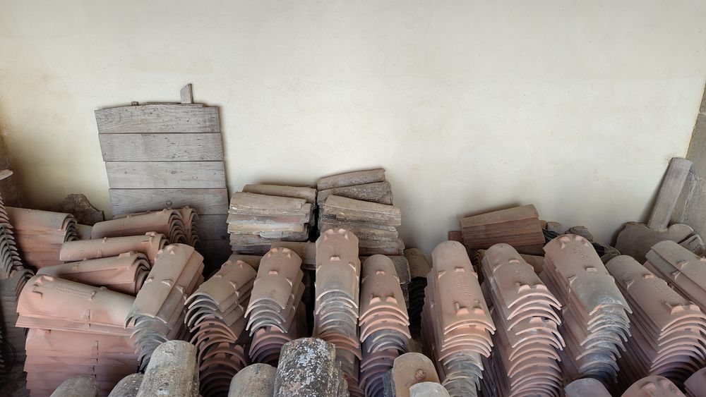 Tuiles romaines anciennes et recentes Bricolage