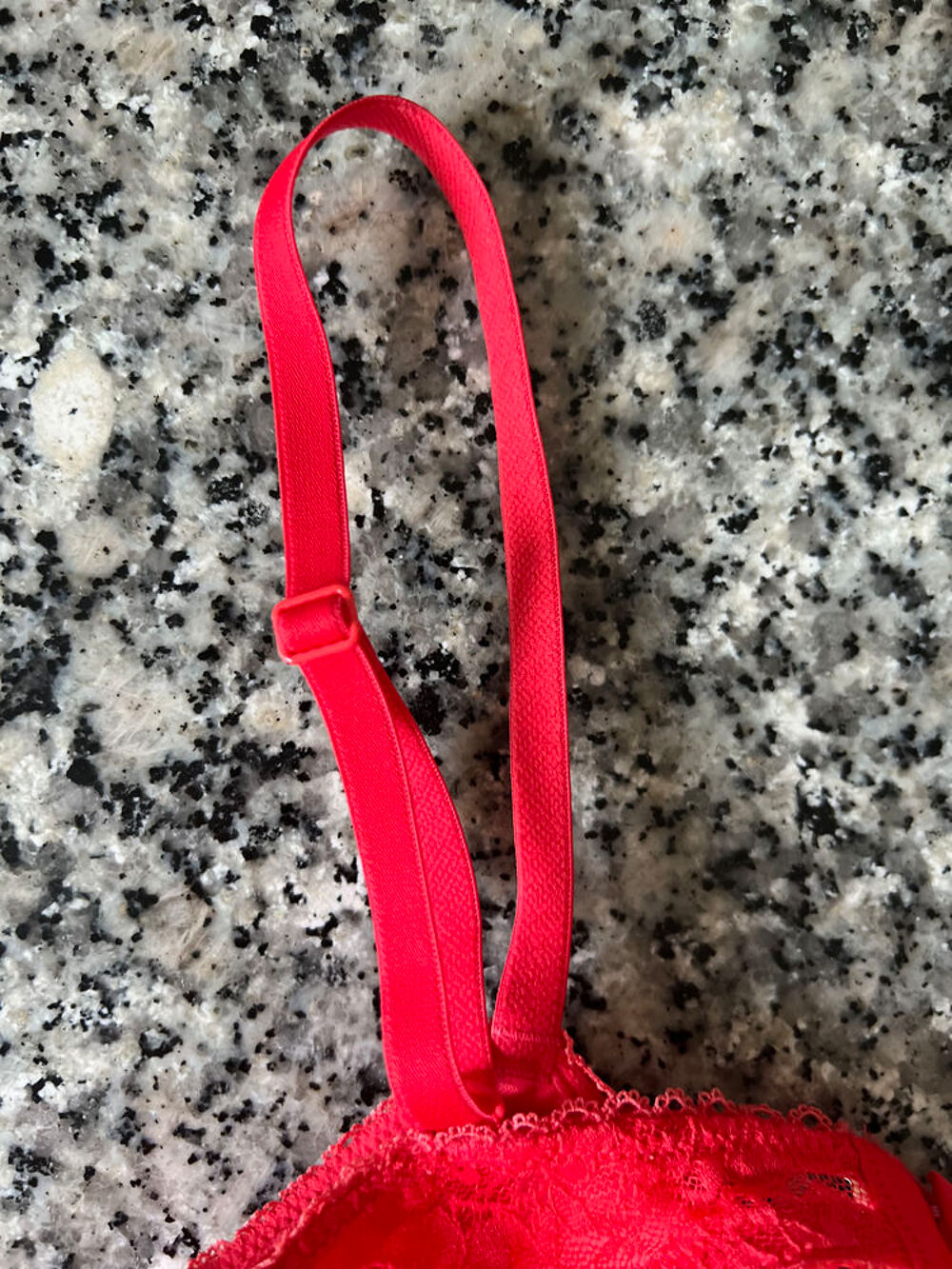 Soutien-Gorge Dentelle Rouge ? Taille 90B ? Neuf Vêtements
