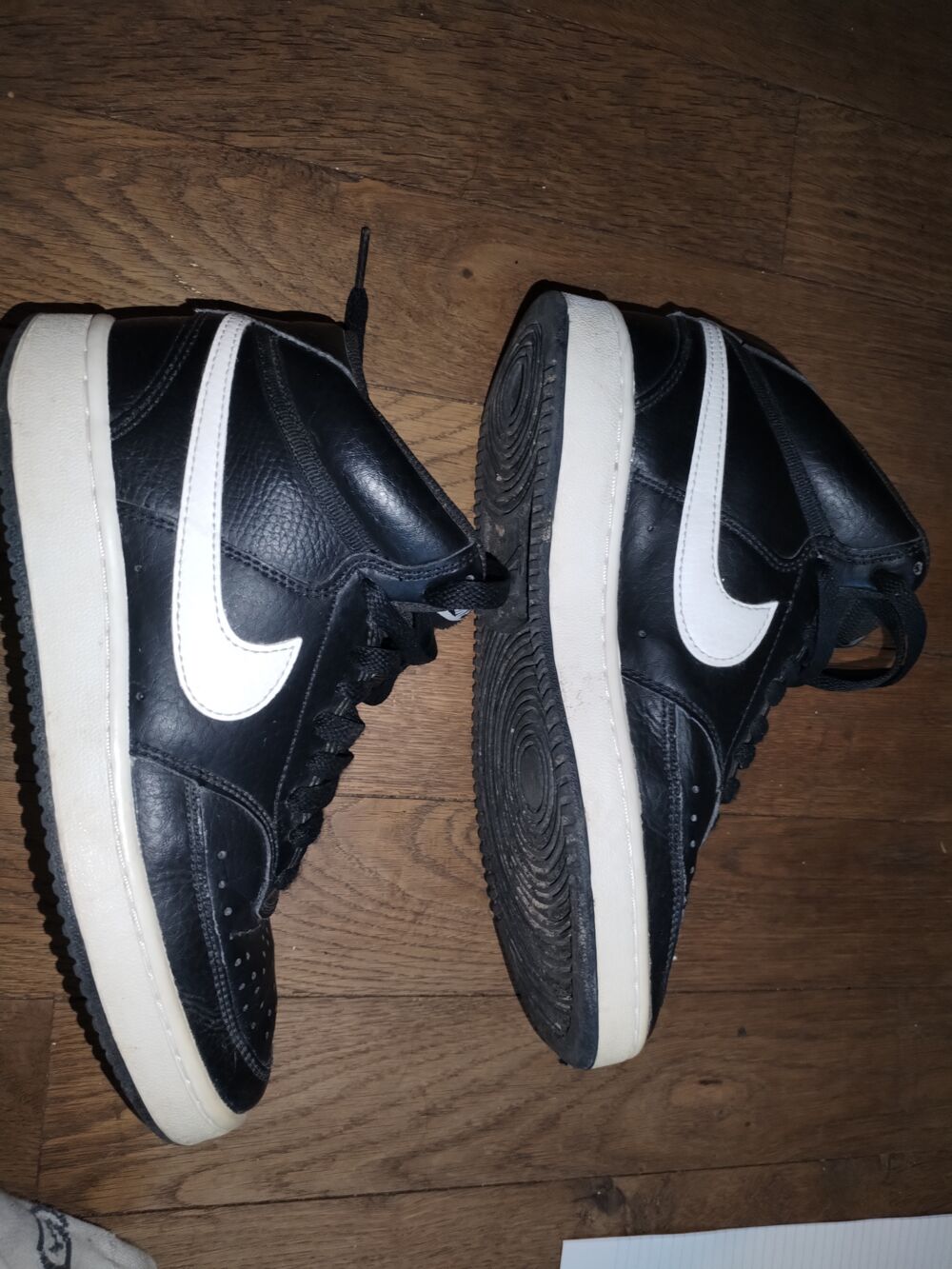 Basket NIKE COURT VISION (taille 36.5)
Chaussures