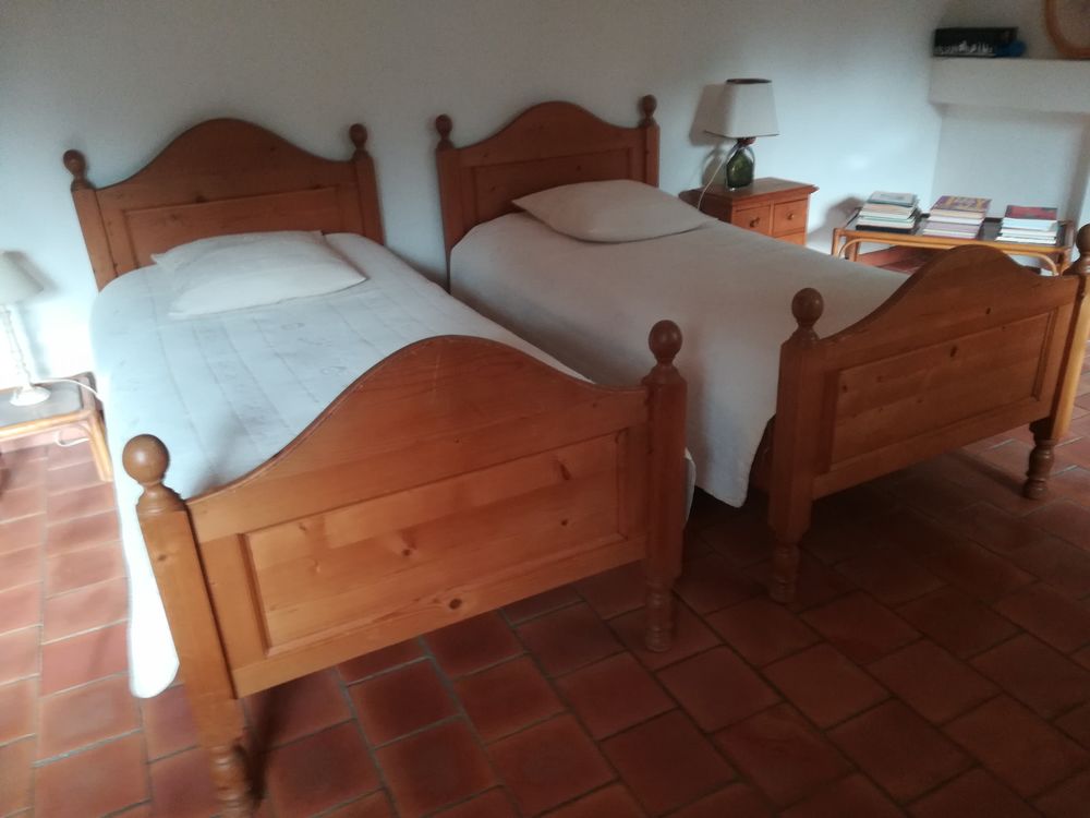 2 LITS JUMEAUX STYLE ANGLAIS Meubles