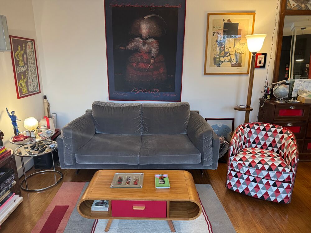 Canap&eacute; deux places velours gris D�coration