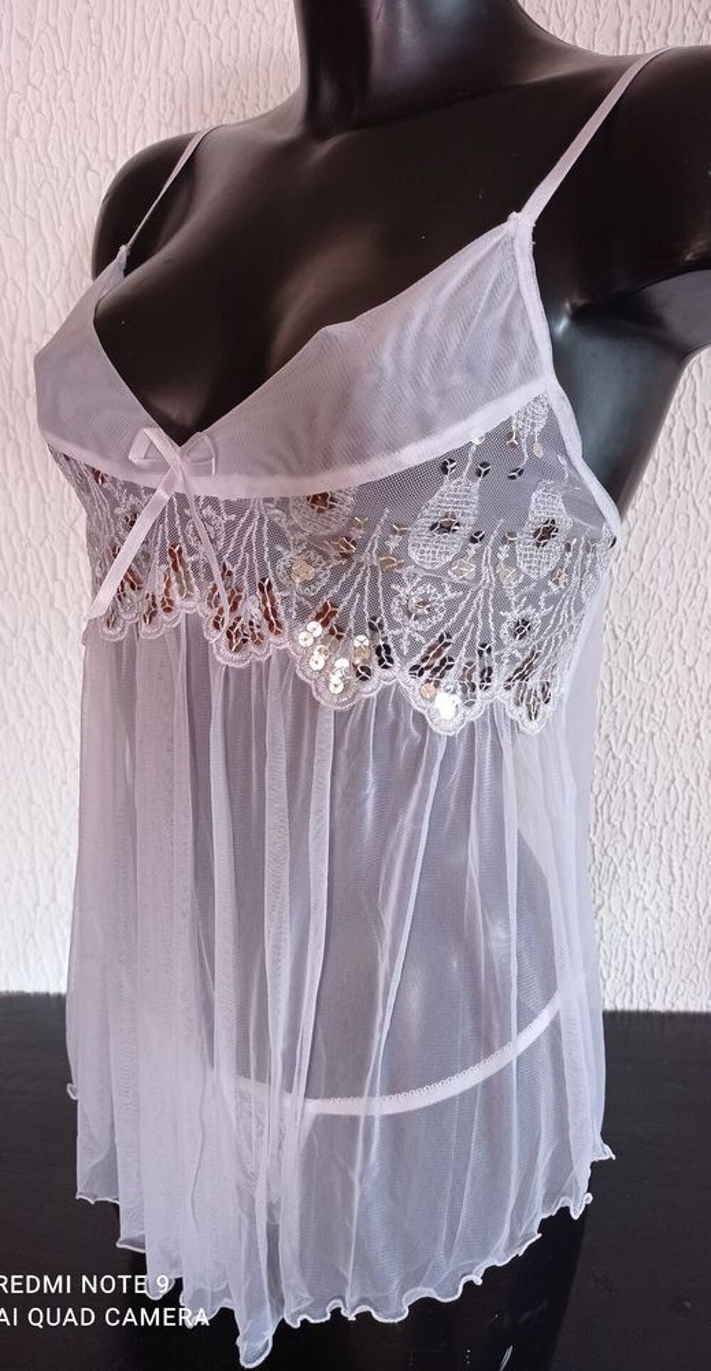 Nuisette femme blanche voile dentelle orn&eacute; de sequins S/M Vêtements