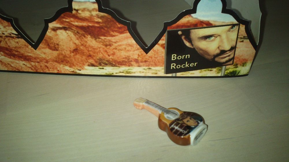 FEVE JOHNNY HALLYDAY avec couronne et sac galette 