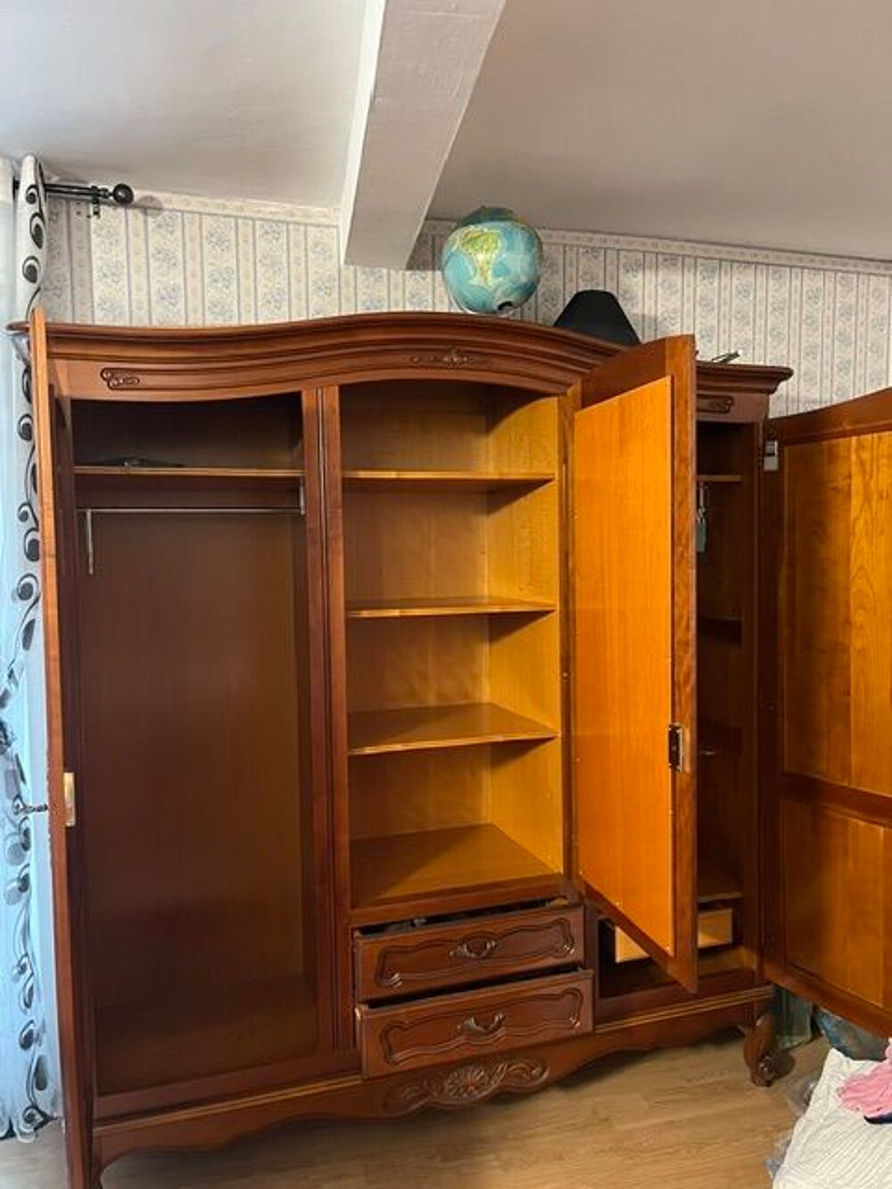 Armoire en M&eacute;risier Meubles