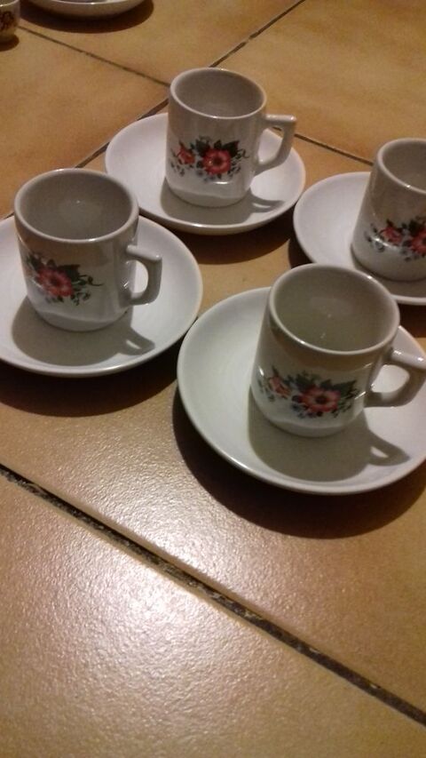 Lot de 4 tasses assorties et leur sous tasses
5 Septèmes-les-Vallons (13)