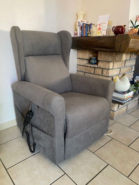 Fauteuil releveur 3 fonctions état neuf 300 Chaumont (52)